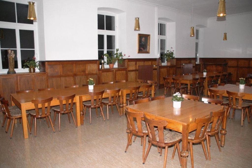 Nikolauskloster Jüchen エクステリア 写真