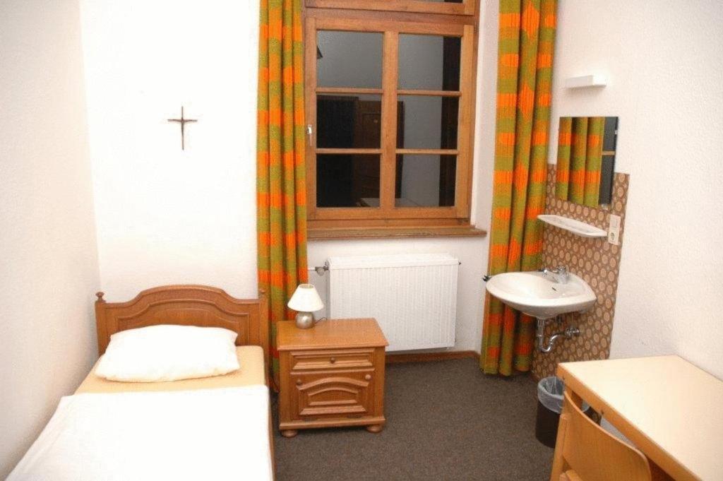 Nikolauskloster Jüchen エクステリア 写真